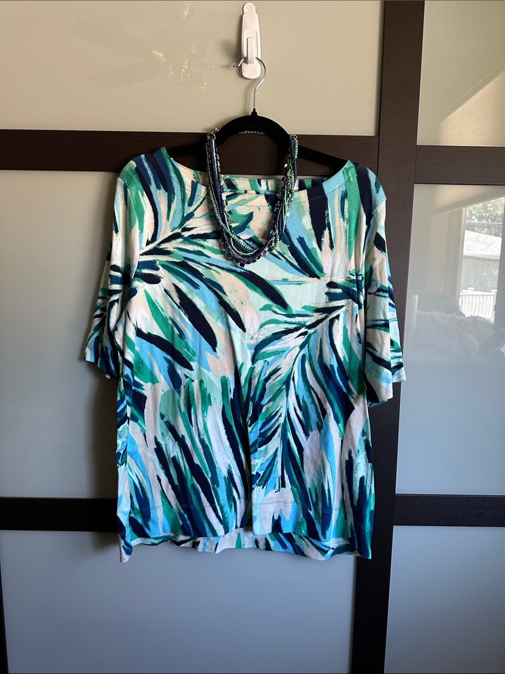 Chico's Blue & Teal Printed Short Sleeve Top w/ Matching Beaded Necklace, sz XL